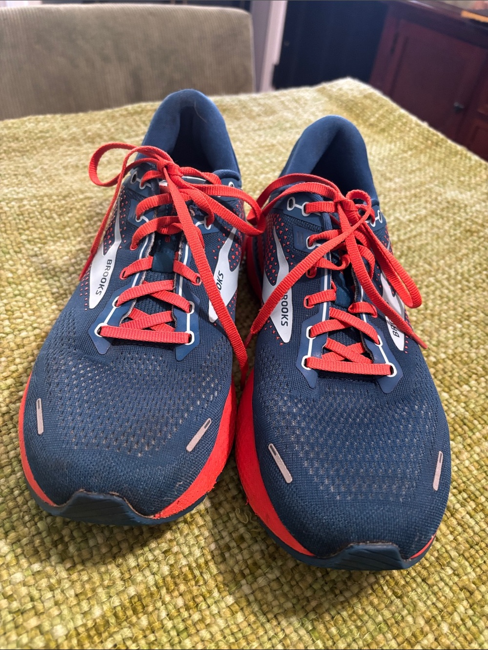 Brooks Adrenaline GTS 22 Multicolor Athletic Running Shoes